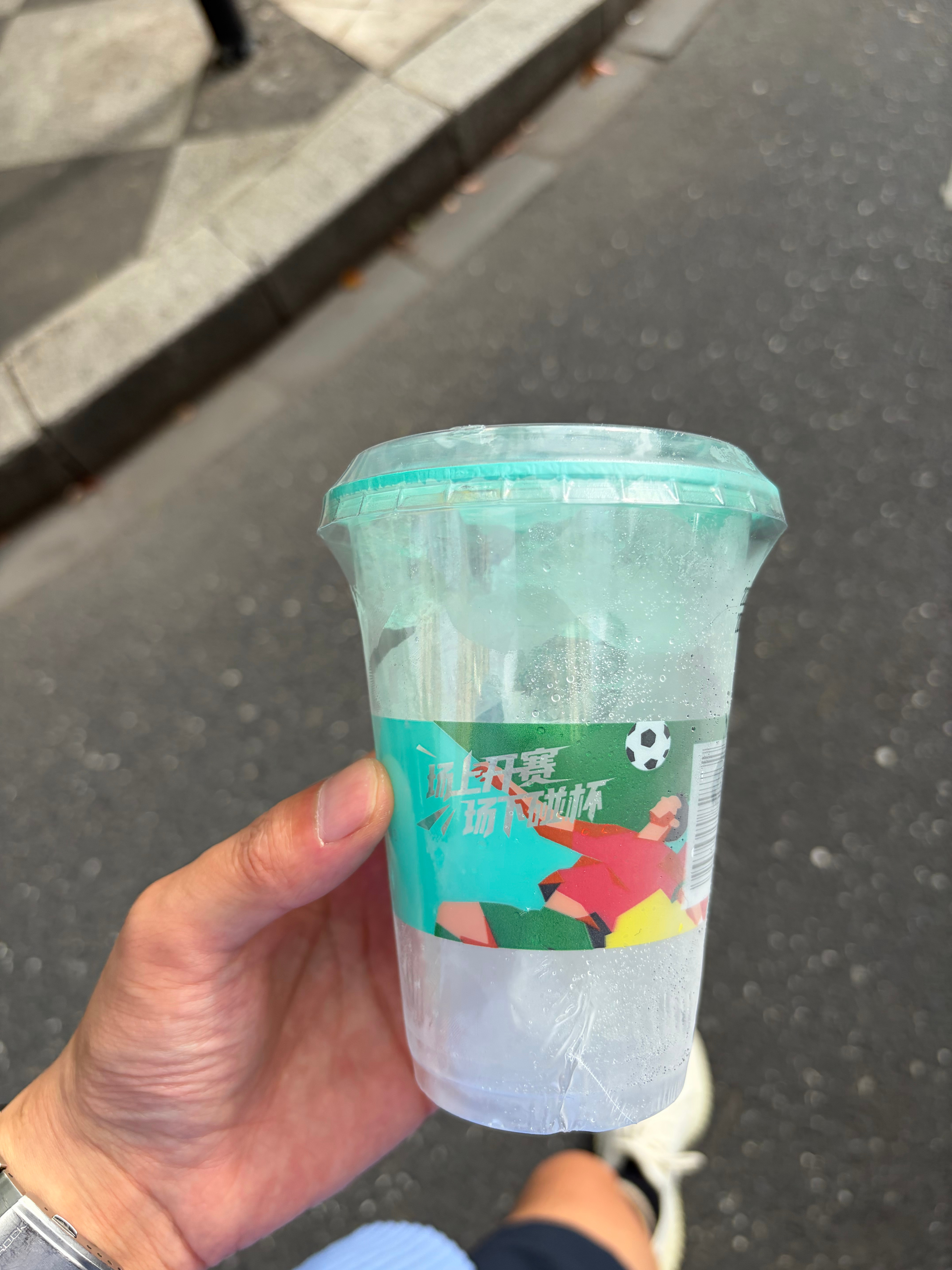 想喝冰可乐，花3块钱买个冰杯，值不值？