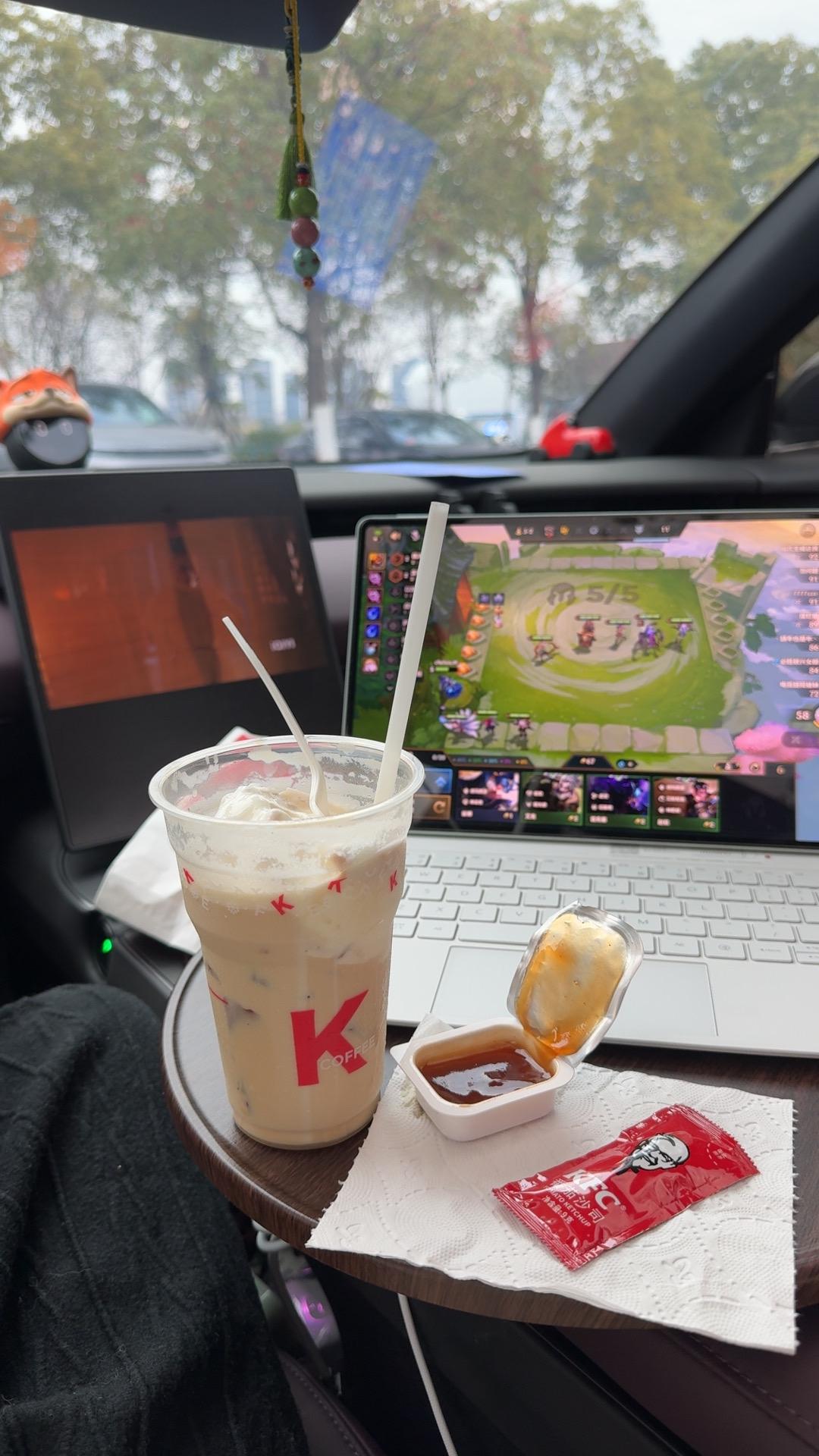 请个半天假，买顿kfc，日子也是好起来了。