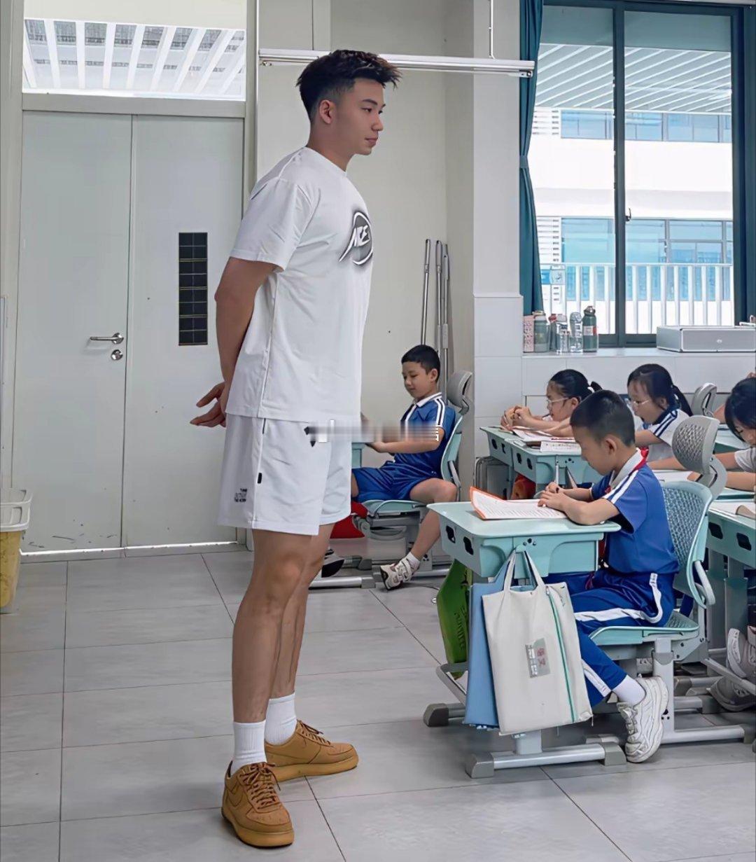 要是我读书时的老师长这样，我现在应该在清华北大毕业了吧？ 