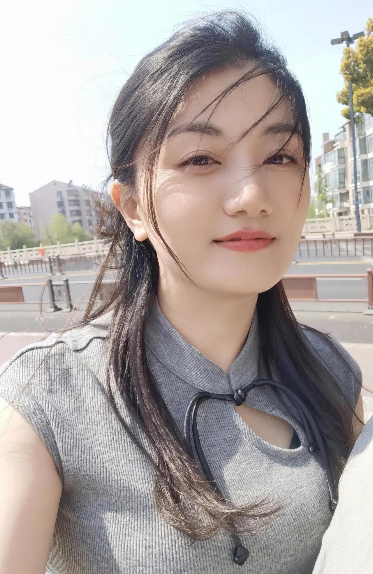 心里再苦，也要笑着面对
