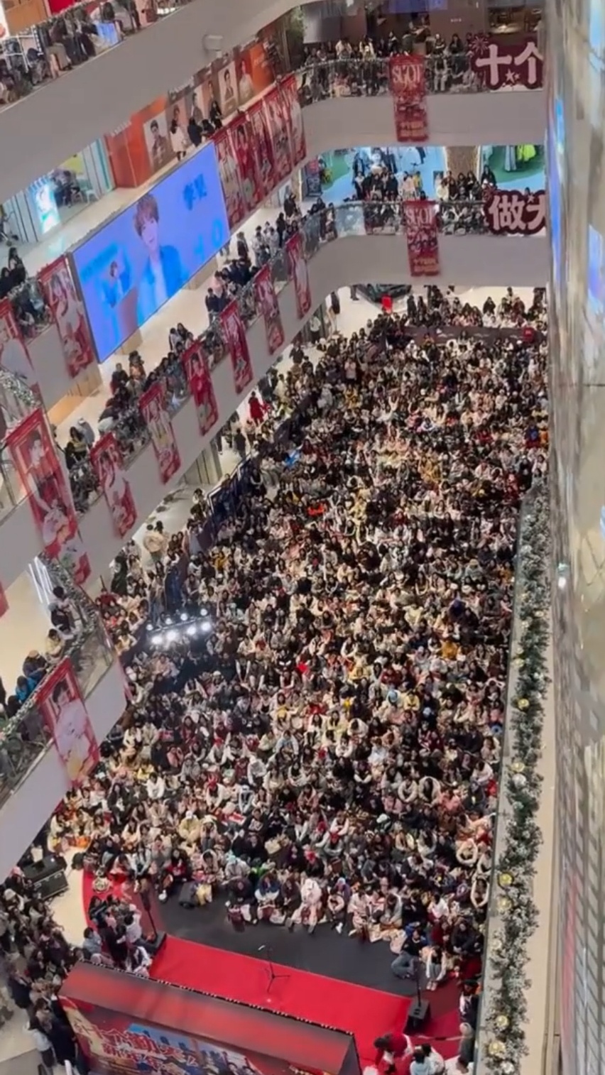 十个勤天人气这么旺吗？？？艺人本身没来，这只是粉丝自发组织的团建，也就是粉圈自嗨
