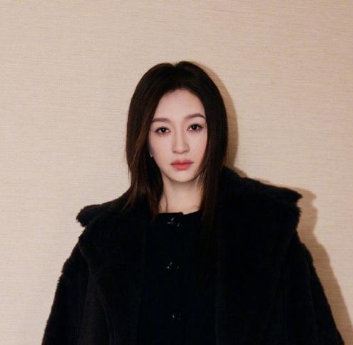 李小冉发文去年已离婚，两人互不牵扯各自安好。

两人结婚十多年，但各自的未来规划
