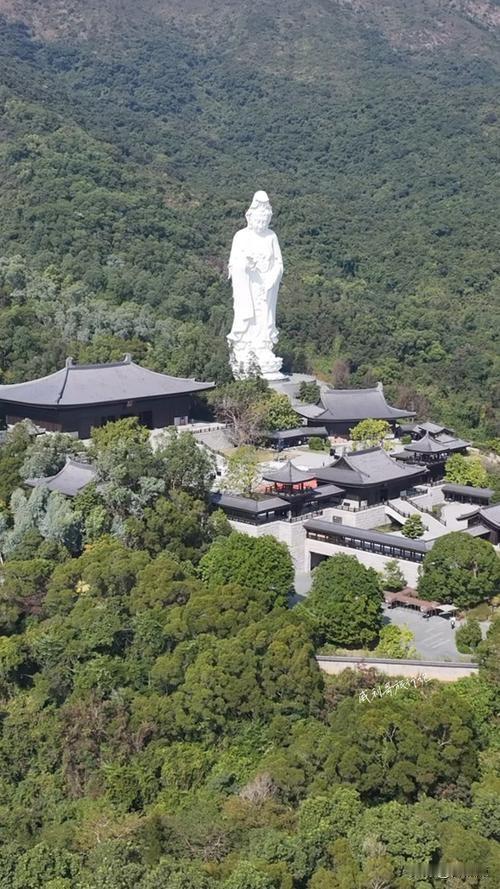 嘉诚最后的归宿，我认为应该就是他自己花钱建的慈山寺了。从照片看建的非常不错，一看