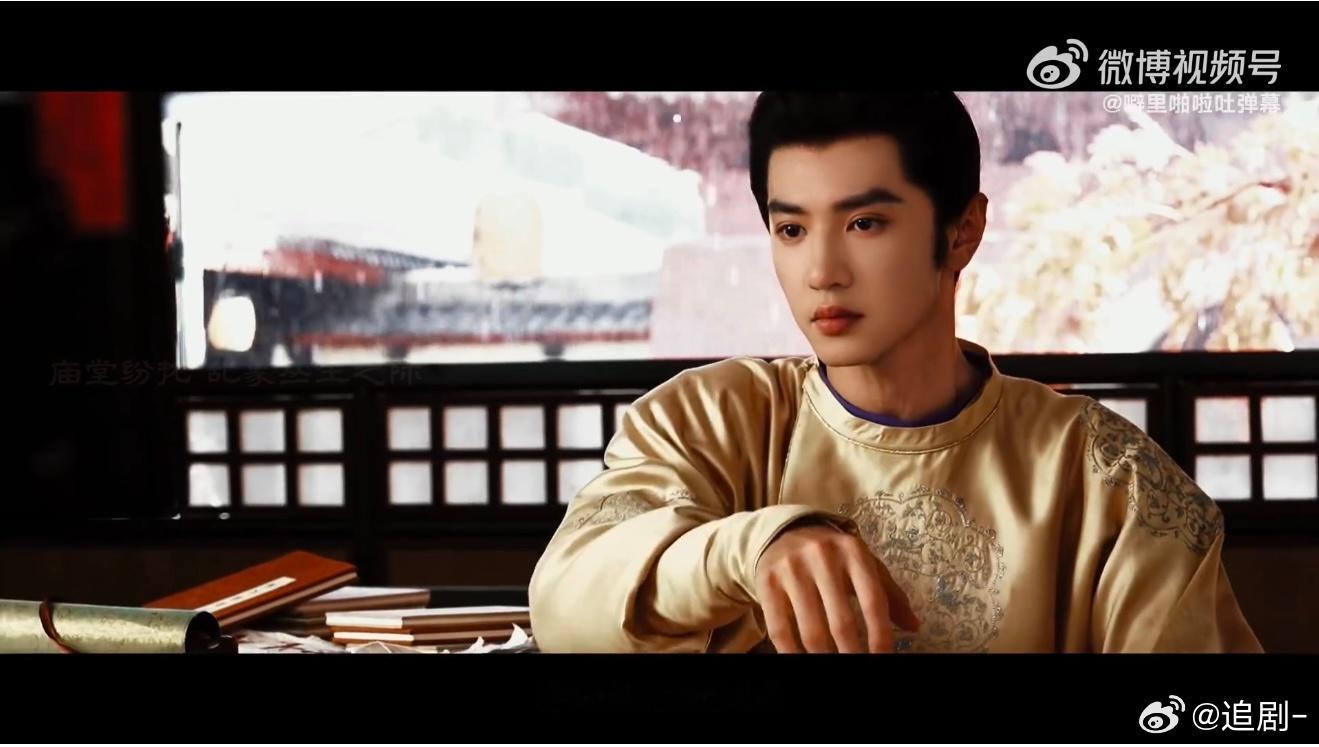 正是这种极致的投入，才让他的原声台词充满了“生命力”。听，那不是陈哲远在念词，那