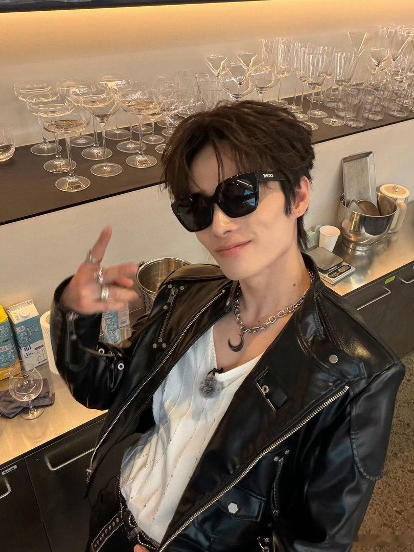 井胧回应和代旭斗舞风华合伙人 代旭是舞蹈专业的，每一个动作都有功底支撑。井胧是搞