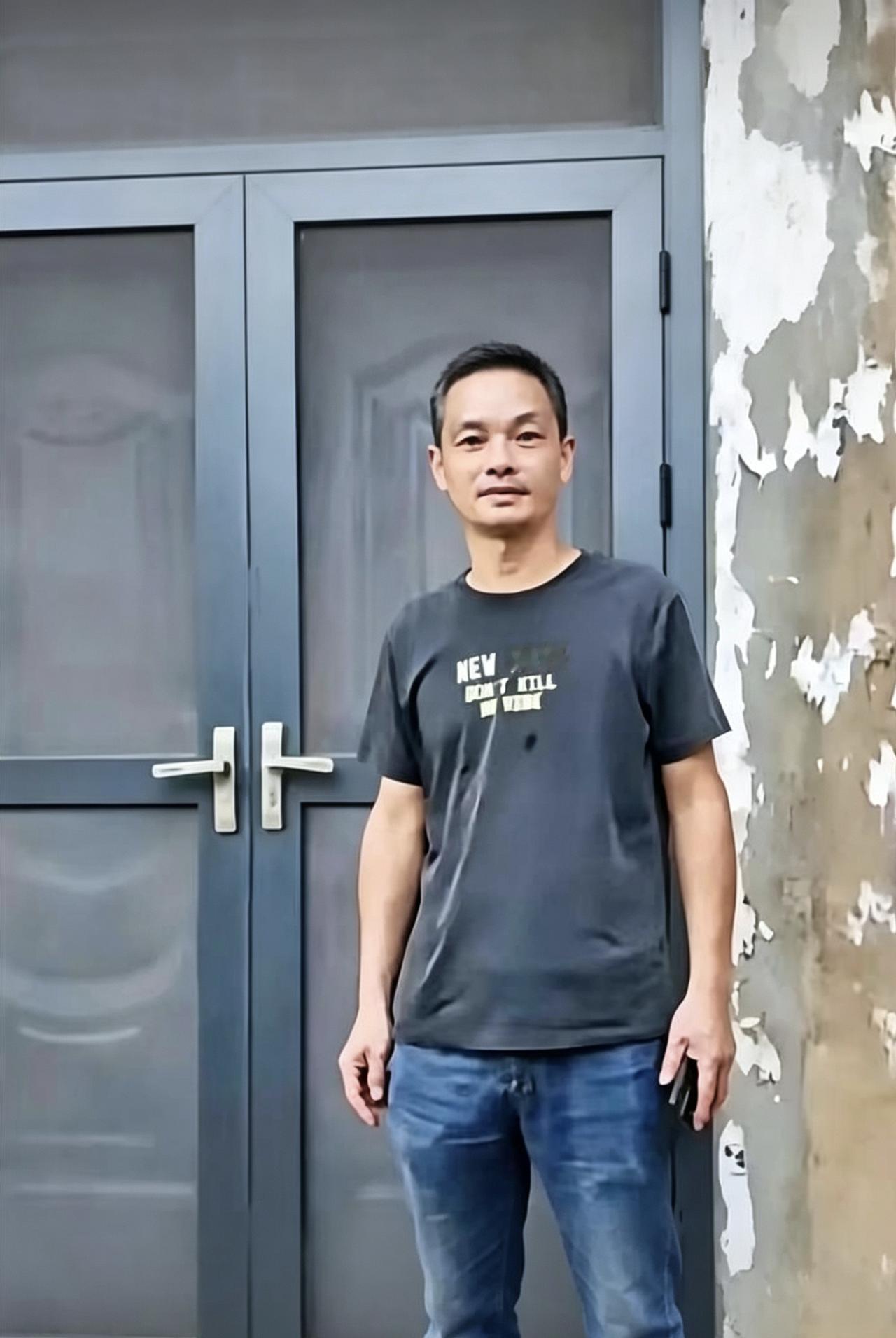 武汉男子放弃弟弟百万遗产，执意寻人转交，真相太戳心
 
武汉一男子，弟弟病逝，留