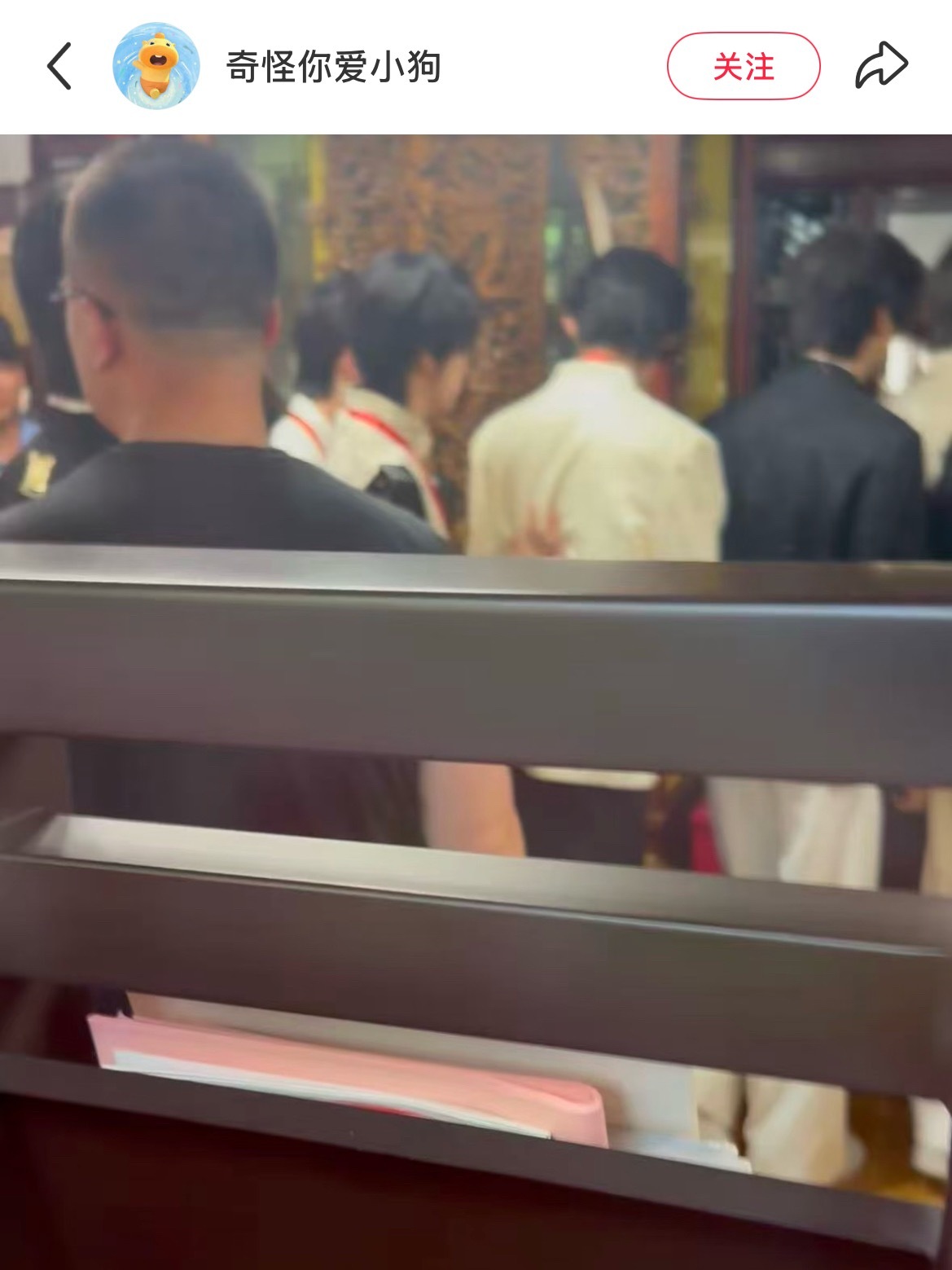 我滴妈这衣服。。 