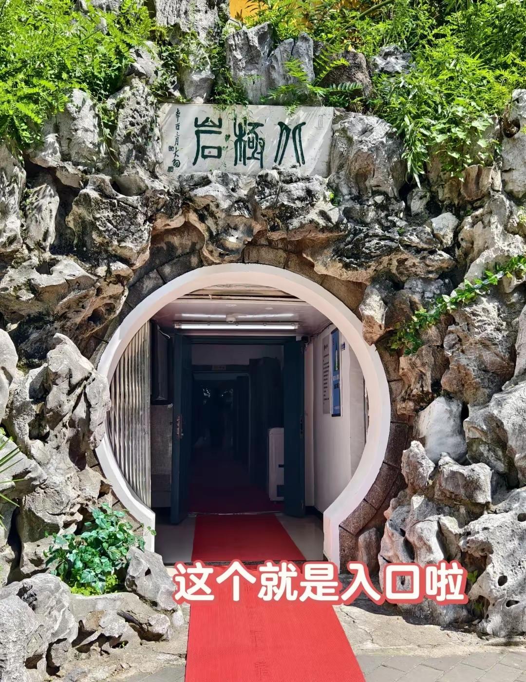今天南京最高三十七度，刚才出门感受了一下，太阳下还是挺热的，对于来南京旅游的游客