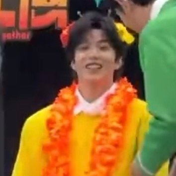 刘耀文cos年画娃娃刘耀文COS年画娃娃哈哈哈哈 ！刘耀文年画娃娃路透