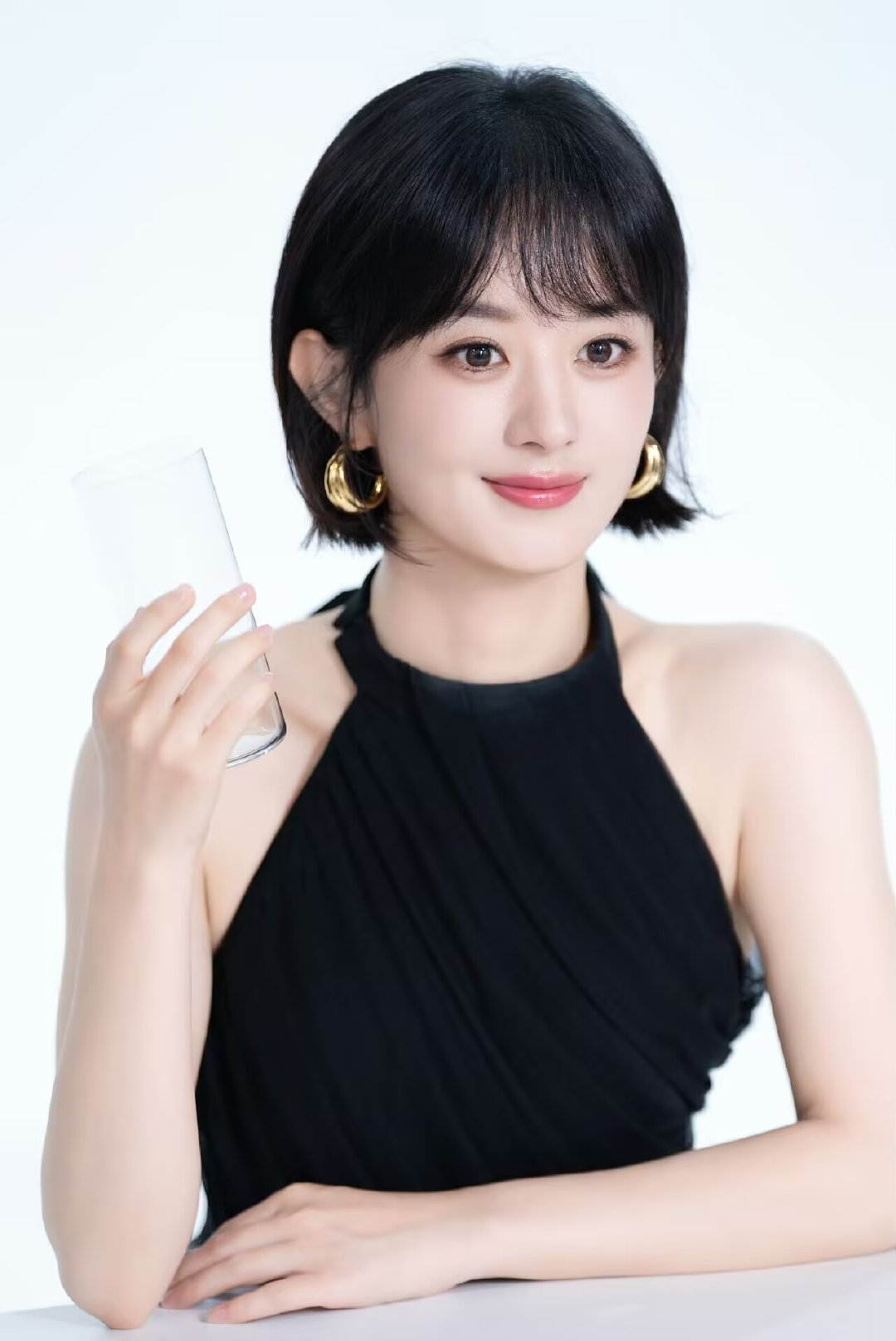 赵丽颖短发库存赵丽颖挂脖黑纱裙 赵丽颖短发库存！ ​ ​​​