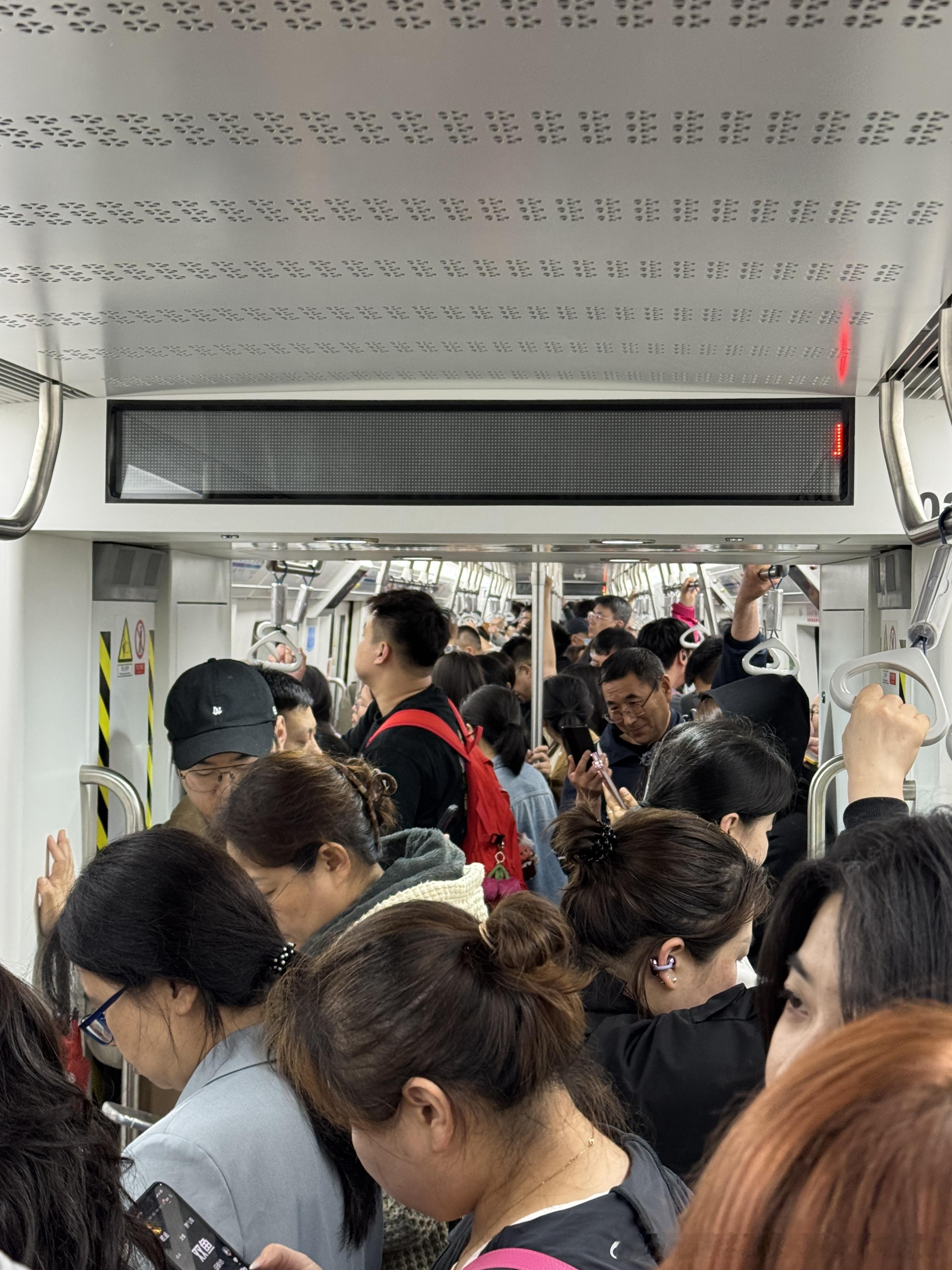 大连地铁 投稿：2026年5月18日（周一）18:22分，大连地铁2号线海之韵往