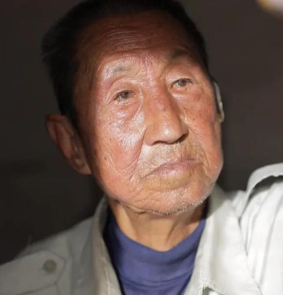 李文廷，男，1926年9月出生于河北省邯郸市涉县龙虎乡马布村，1948年加入中国