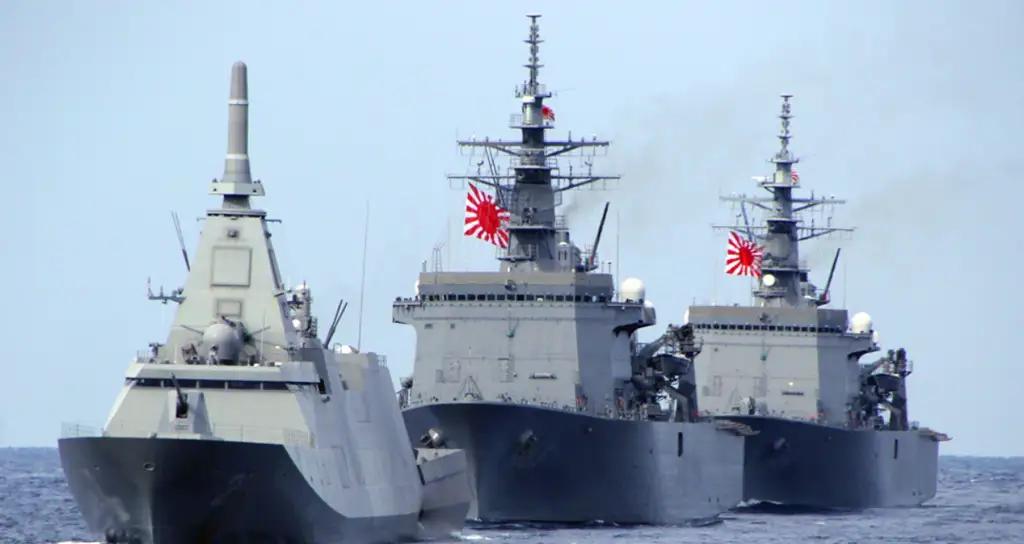 狗对你叫的时候你就一直盯着它，当它扑上来的时候一棍子要把它打死