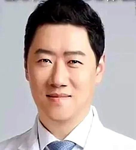 45岁当上新华医院院长？
你敢信吗？2026年1月4日这消息一放出来，上海医院圈