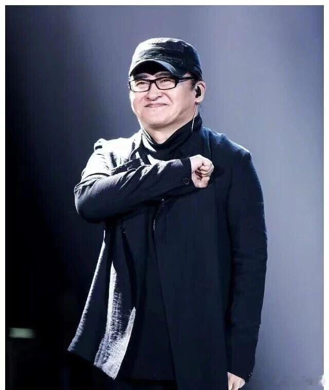 这段时间刷到很多关于刘欢的故事，慢慢才了解到，他不止是一个歌手。舞台上他有磅礴大