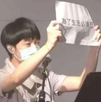 古德猫宁啊朋友们今天周一，武汉这边下了雨，看起来还有明显的堵车。估计交通事故是少