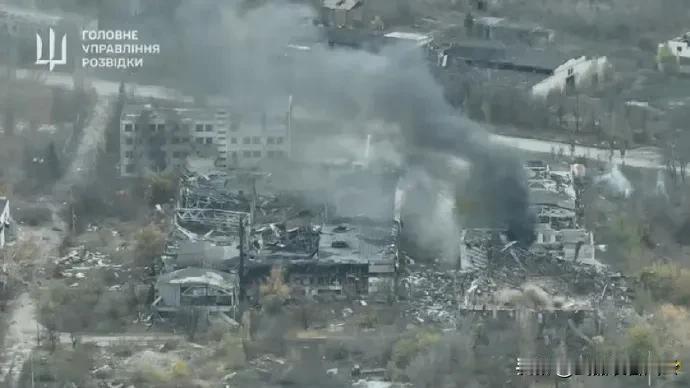 乌总参谋部发布声明：
守卫波克罗夫斯克-米尔诺赫拉德集聚区的工
作正在进行中。