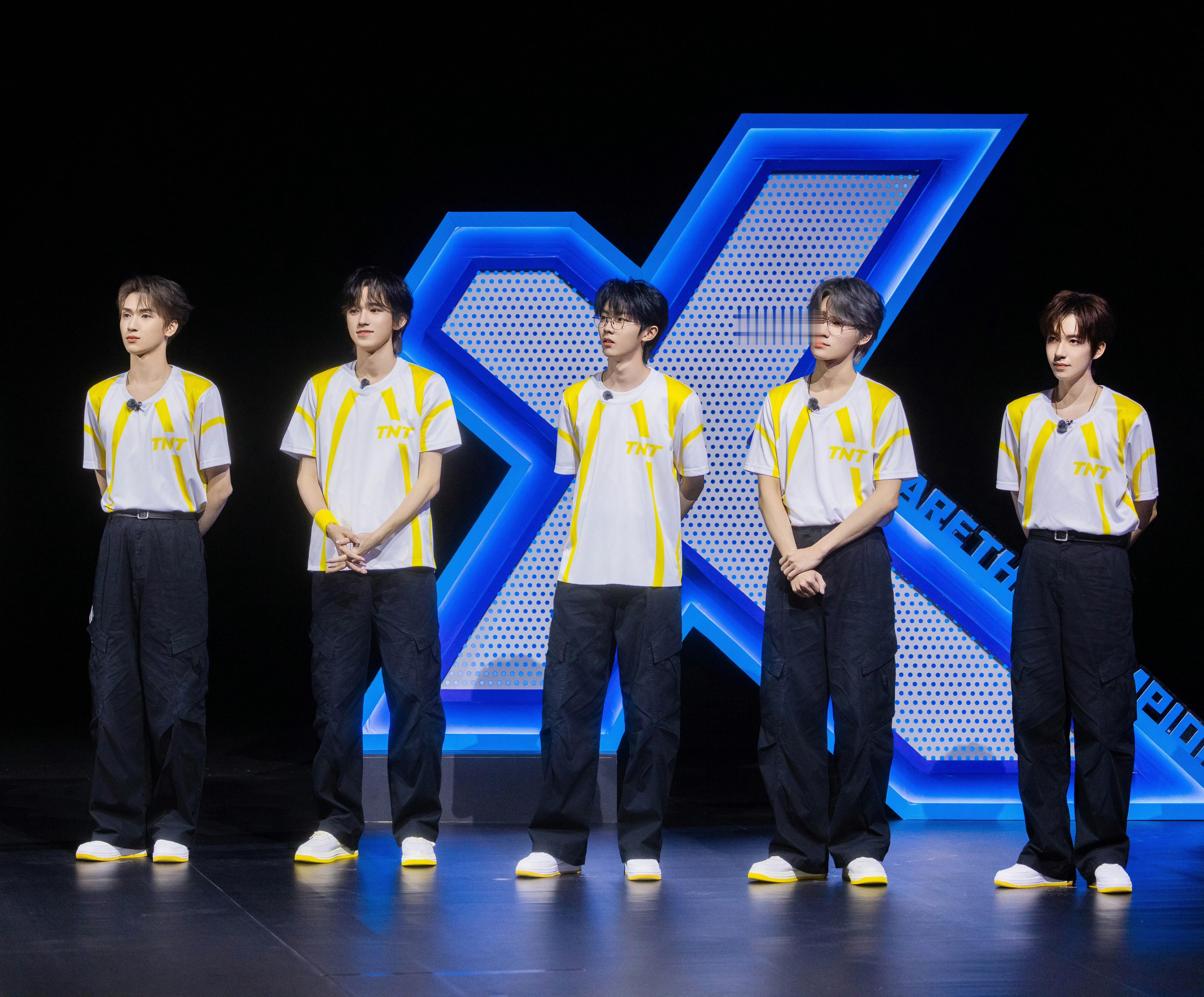 #战至巅峰3这期有时代少年团#战至巅峰3这期有时代少年团啊啊啊[淡淡的]奇袭战队