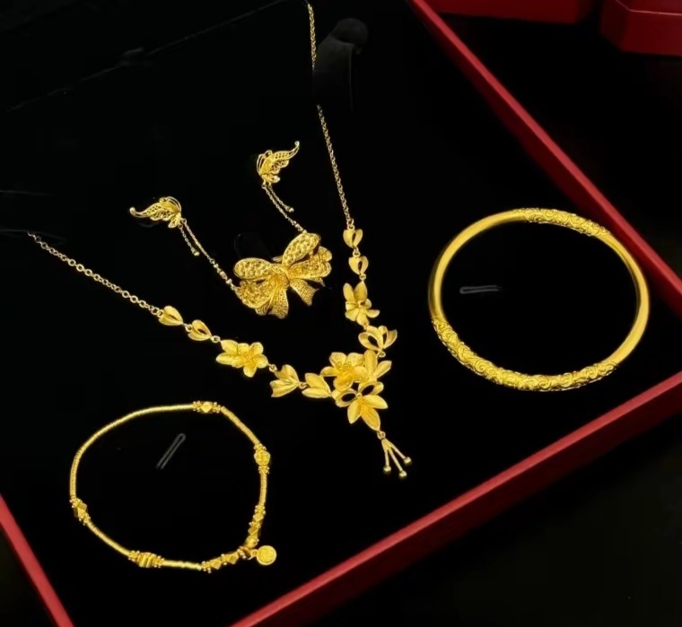 金价或创2008年来最大单月跌幅貌似也没跌多少啊，现在金价还是太贵了，多少想买黄