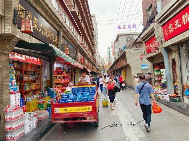 兰州作为甘肃省会，以特色美食闻名，除知名美食街外，城关区西关十字东北角、南滨河路