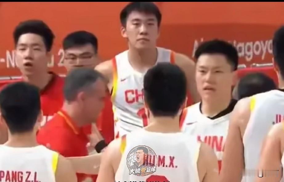 有一说一，亚运会男篮中国队70-79落败伊朗，如下球员表现没有一个合格的

1.