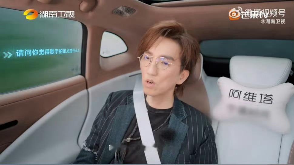 林志炫说一遍过是歌手指标 全开麦一次过是歌手的重要指标，技巧能力是基础，有了这些