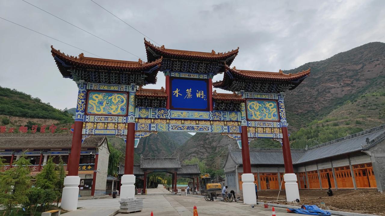 计划有变，有的景区暂时关闭！
要改变行程了！
最近因为赶路，有的地方拍完还没有整