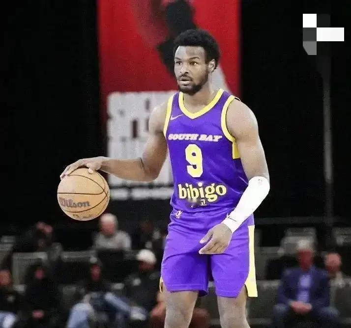 布朗尼被召回，不是老爹面子，是他真把防守干成了绝活。过去五场，他让对面后卫平均少