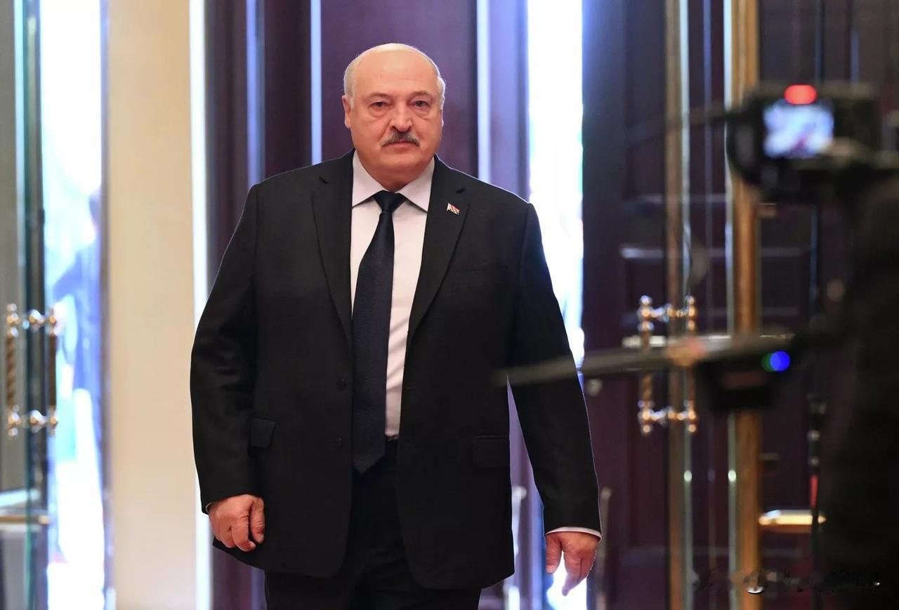 【卢卡申科：曾是一名共产党党员，曾投票反对苏联解体】
明斯克时间2026年4月2