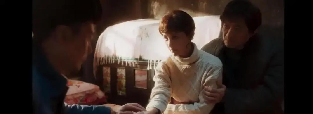 真正毁掉东北老舅的，从来不是下岗。
 
是当时代捅穿了你的防弹衣，你才发现里面早