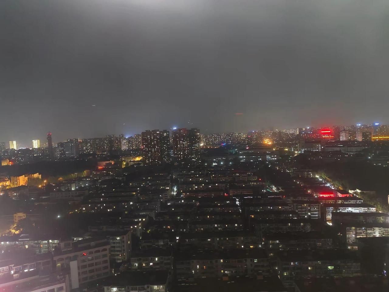 永远不要低估人性的恶，各有各的恶毒