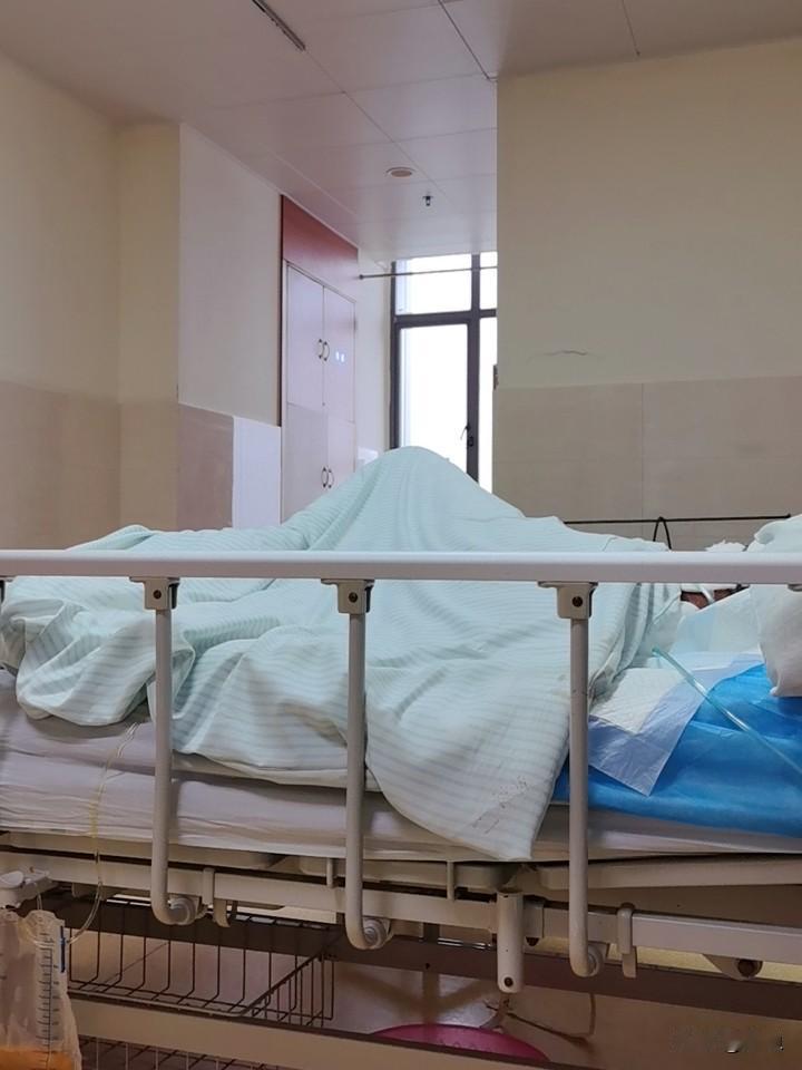 今天上班做好事情十点钟这样，然后就上来守着了。前天烧了一天，昨天烧退了，但是精神