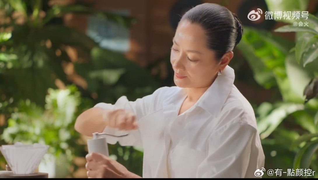 瞿颖 颈部艺人看完瞿颖这段采访醍醐灌顶！不执着于当头部，甘愿做颈部艺人，随心转动