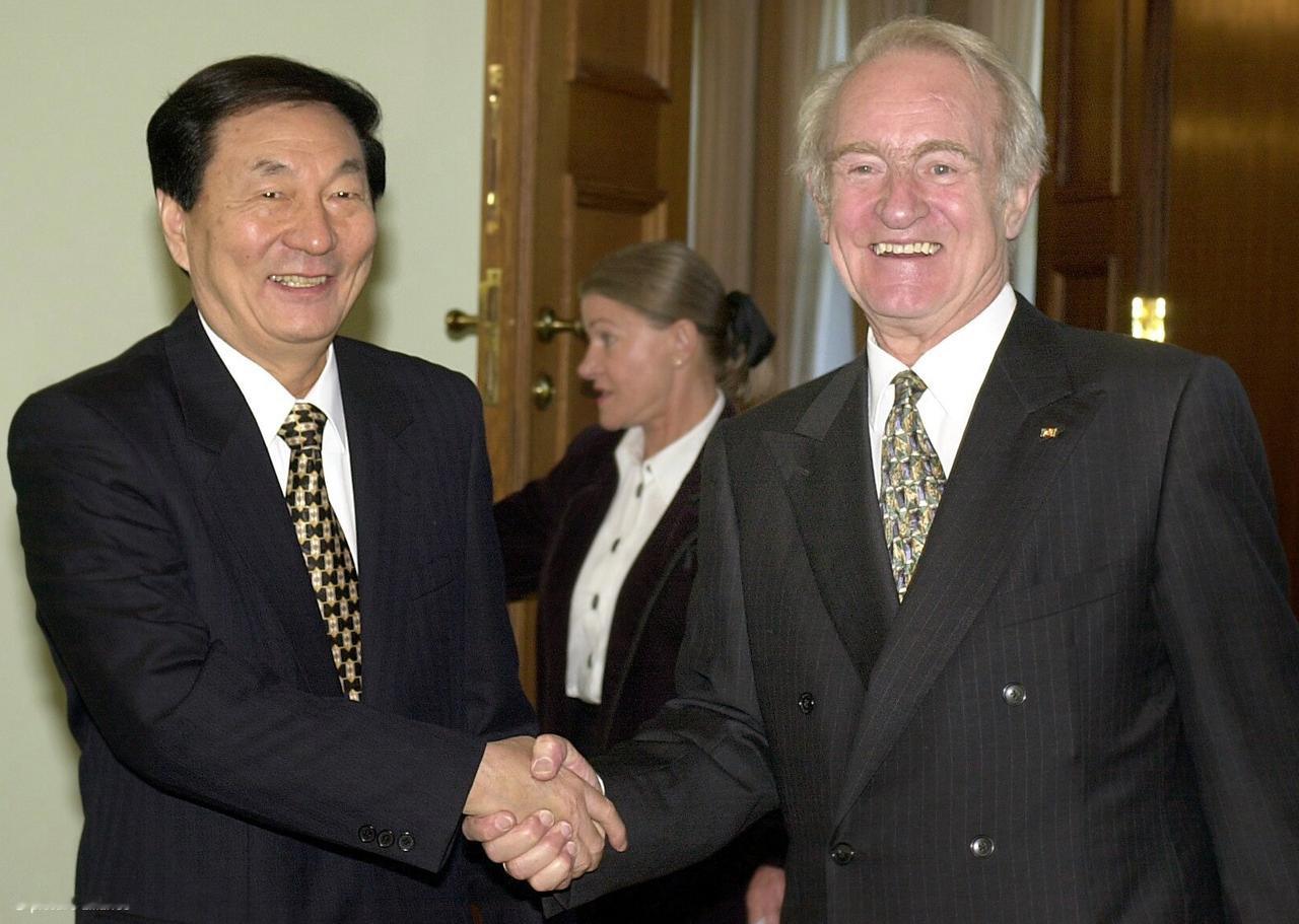 我们对前中国国务院总理朱镕基的去世深感悲痛，他是德国真正的伙伴和朋友。他为中国的