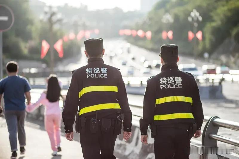 重庆高新公安真的把“为民服务践初心”做到了实处。
就说西永派出所的事儿，群众郑先