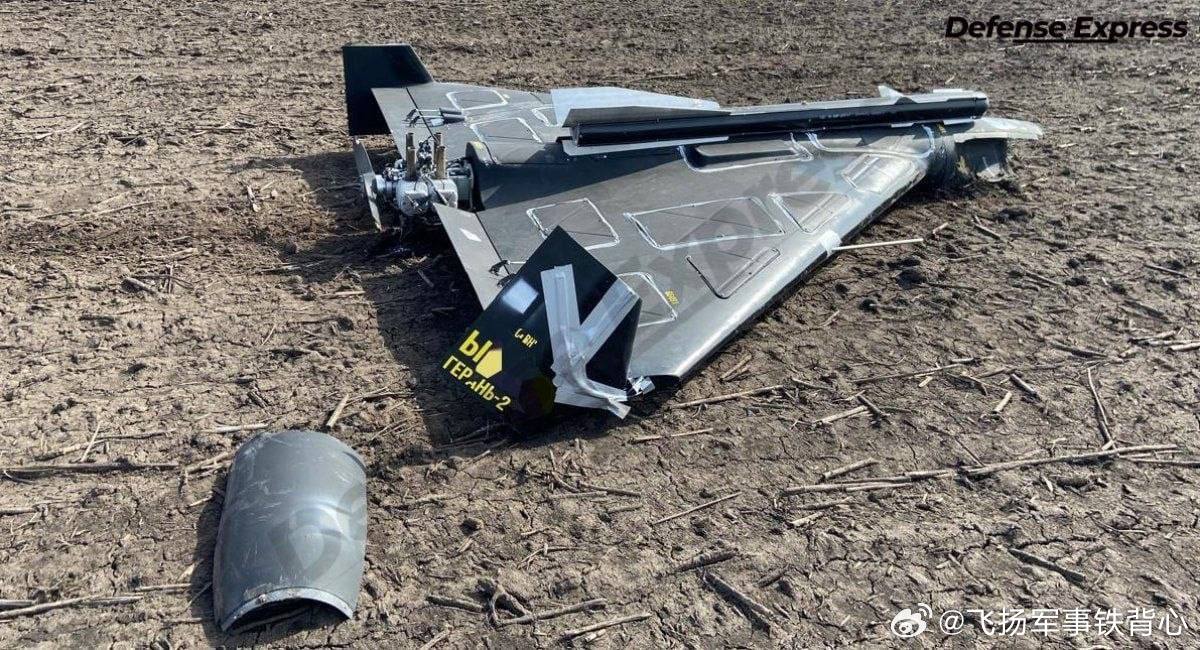 大毛给沙赫德-136远程无人机装了一发R-60空空导弹——的模型。可能是想给乌克