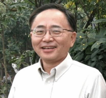 烈士江姐的儿子彭云在美国定居，中国记者问他为什么不肯回国？他的回答很现实，却也很