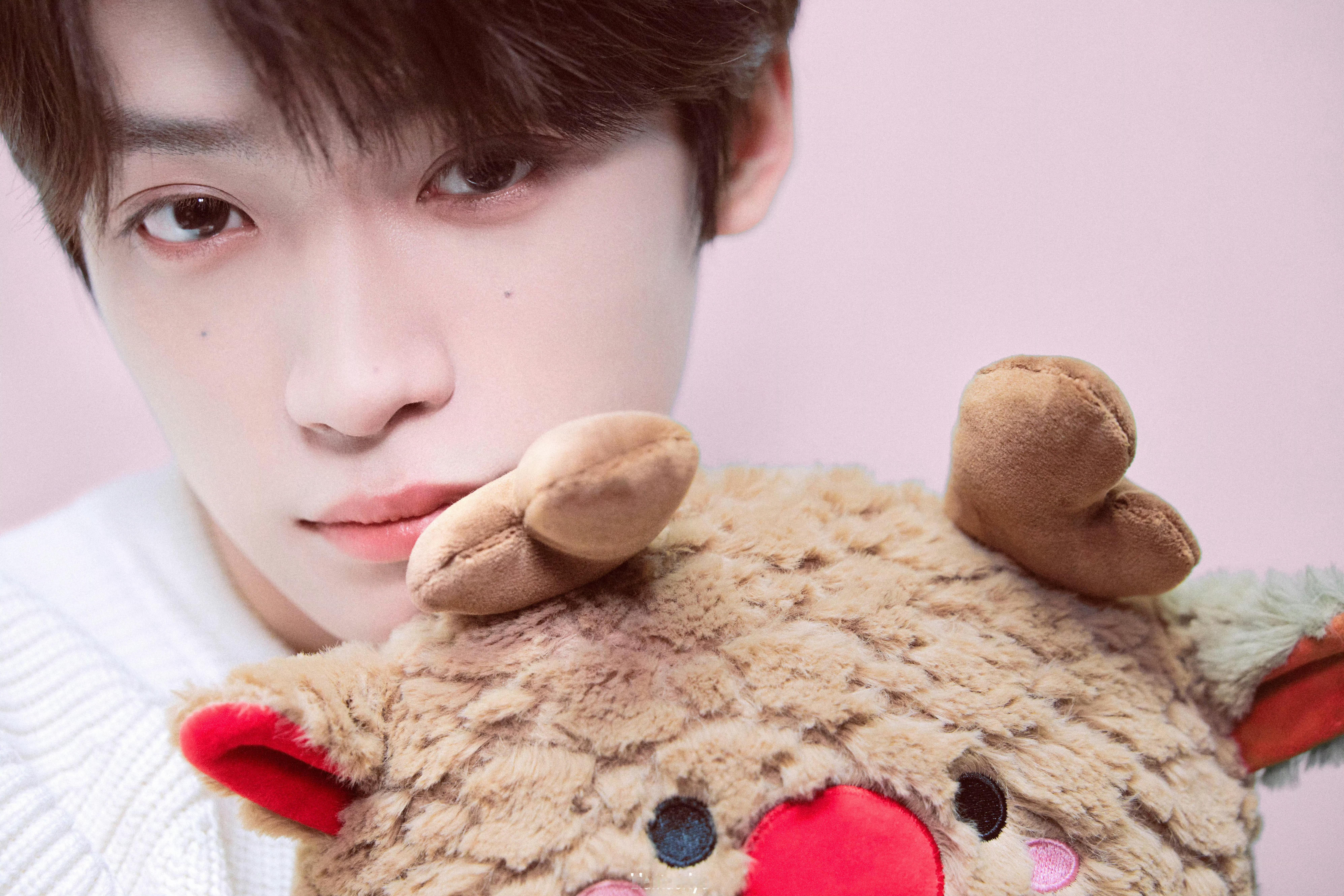 梓渝好神奇一张脸 怎么做到把酒窝 梨涡 对称眼下痣 鼻尖痣 眼尾痣这些有意思的点