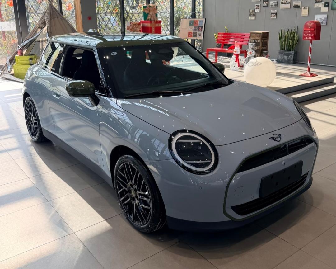 电动MINI COOPER PAUL SMITH款开启预售。1月19日预售，早订