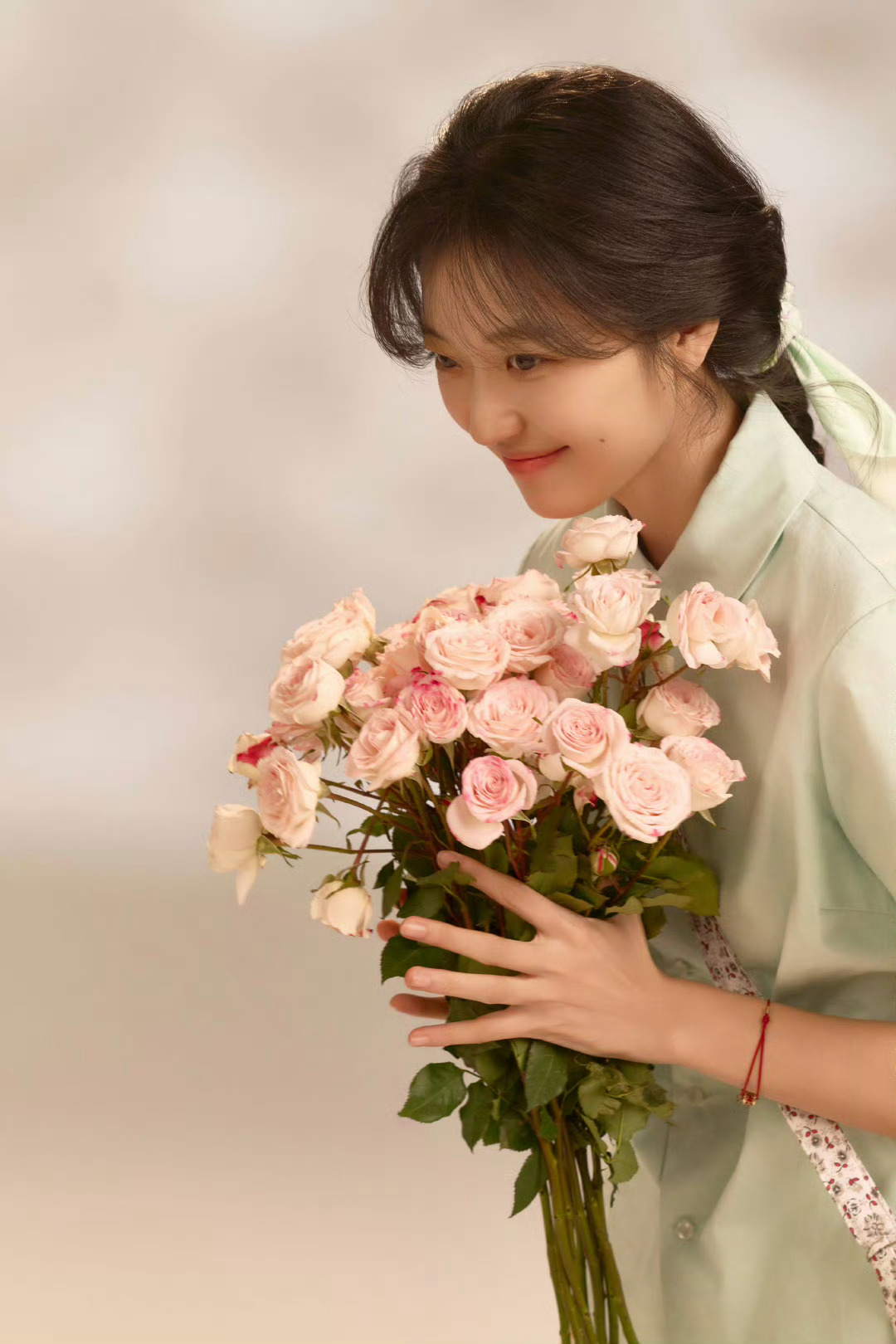 孙千虐完一部甜一部虐剧里她是让人心疼的夏雪，把破碎感演绎得淋漓尽致，甜剧里她是元