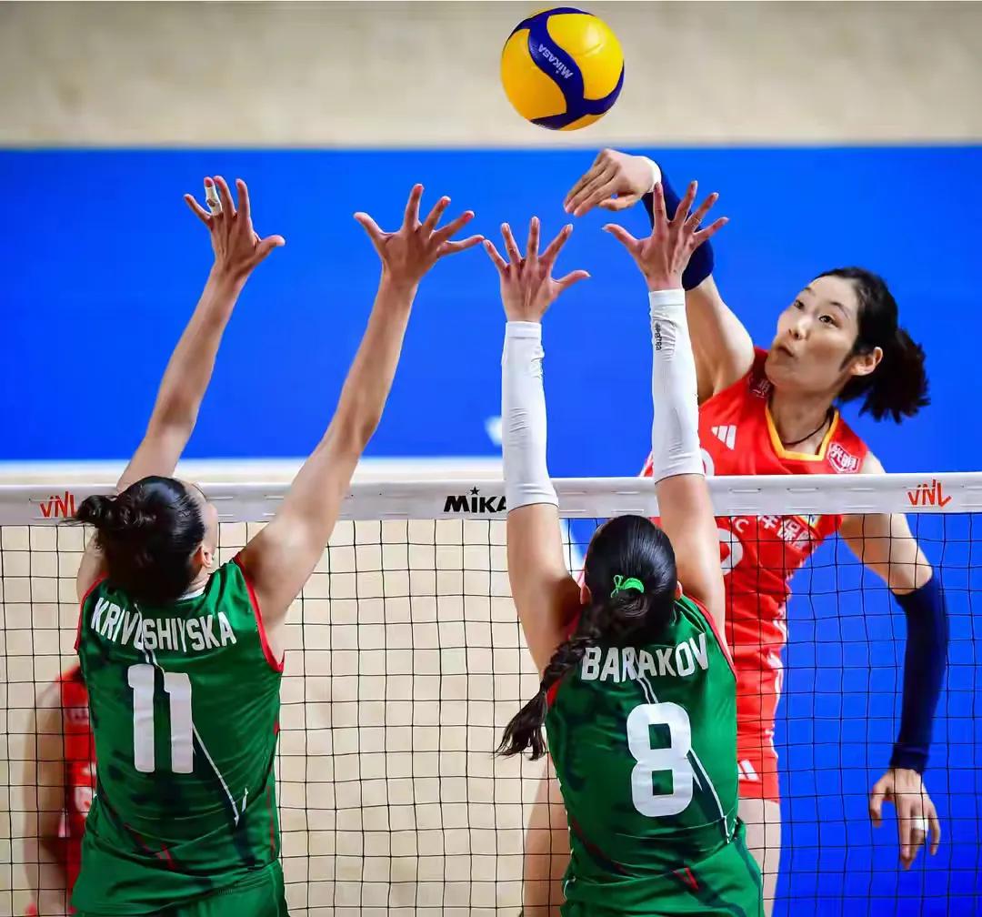 北京时间6月29日，中国女排公布了2024年巴黎奥运会13人大名单，在世界联赛表