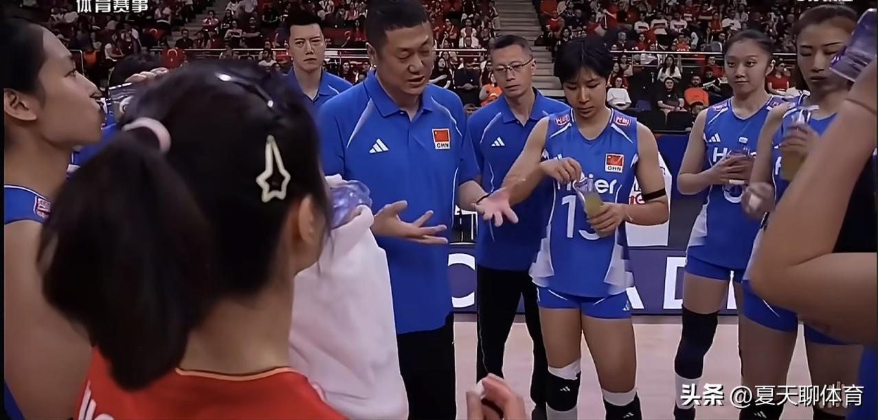 中国女排意料之内的输球，能赢下第三局就是最大的惊喜！我们年轻副攻拦防还需要努力提