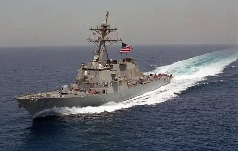 真是绝了。  
 
人家军舰开到家门口，炮口都快怼到脸上了，第一反应居然是：快，