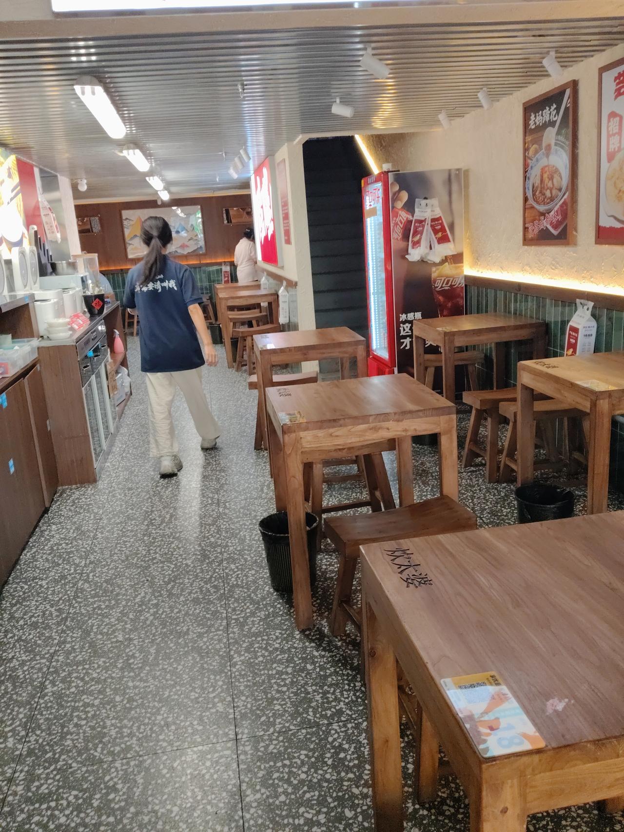 炒股还是开店，二选一，对普通人来说怎么选择？

炒股，只要躺着就能把钱全部亏完；