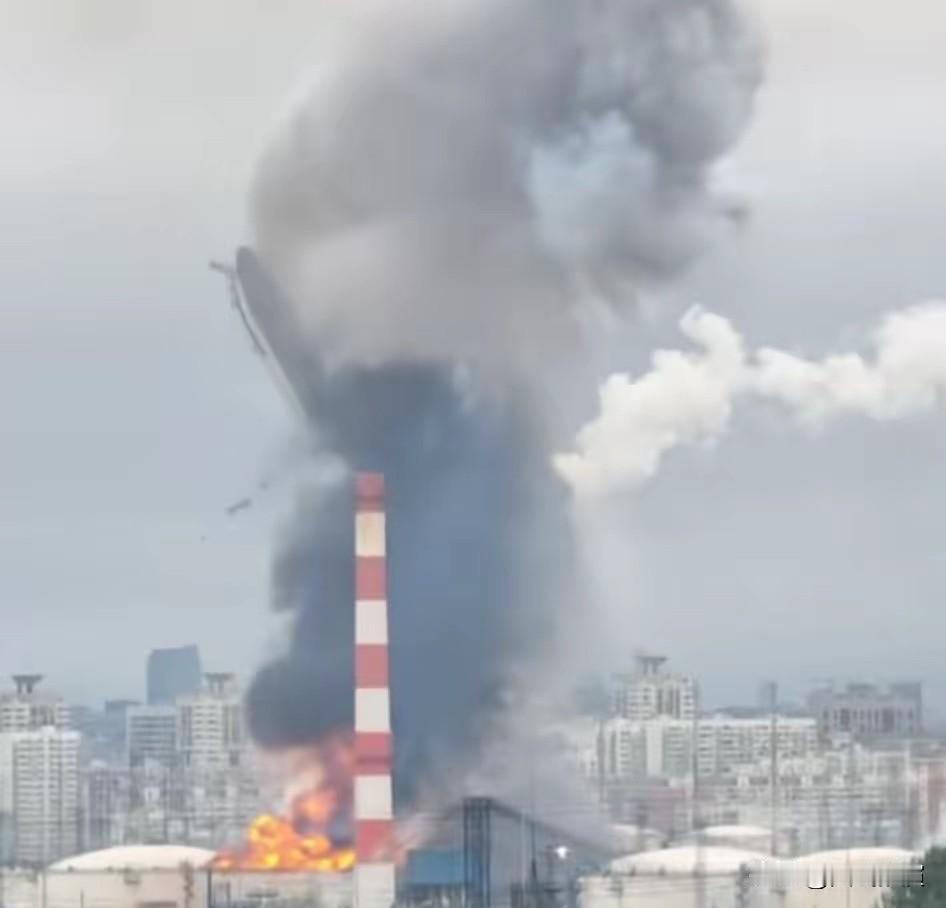 今天下午突然莫斯科比世界杯还热闹！

6月18日凌晨开始，乌克兰一口气往莫斯科方