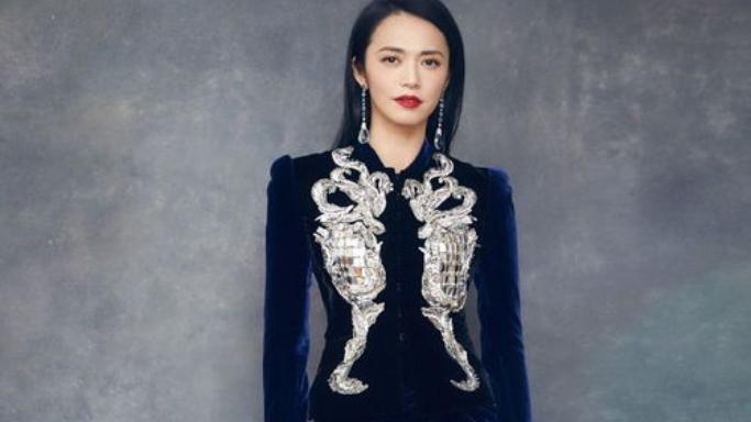 你知道吗？3月21日晚，姚晨在濮院高定时装周看秀，这是她与曹郁官宣离婚后的首次公