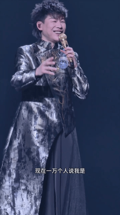 胡彦斌上海演唱会万人齐喊歌王 胡彦斌生日当晚的上海演唱会氛围感直接拉满，全场观众