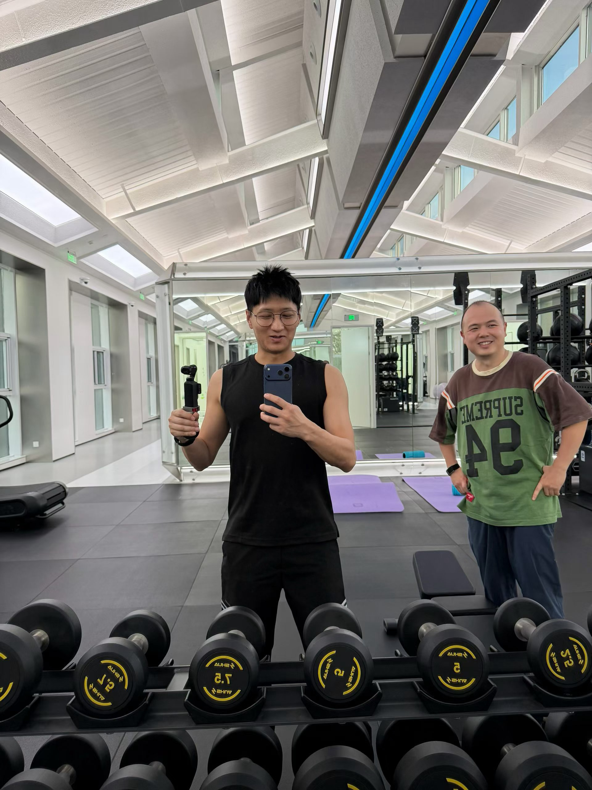 四维见了，影视飓风去了，节目拍了，女嘉宾出镜了。一天日常vlog真的拍得累啊。 