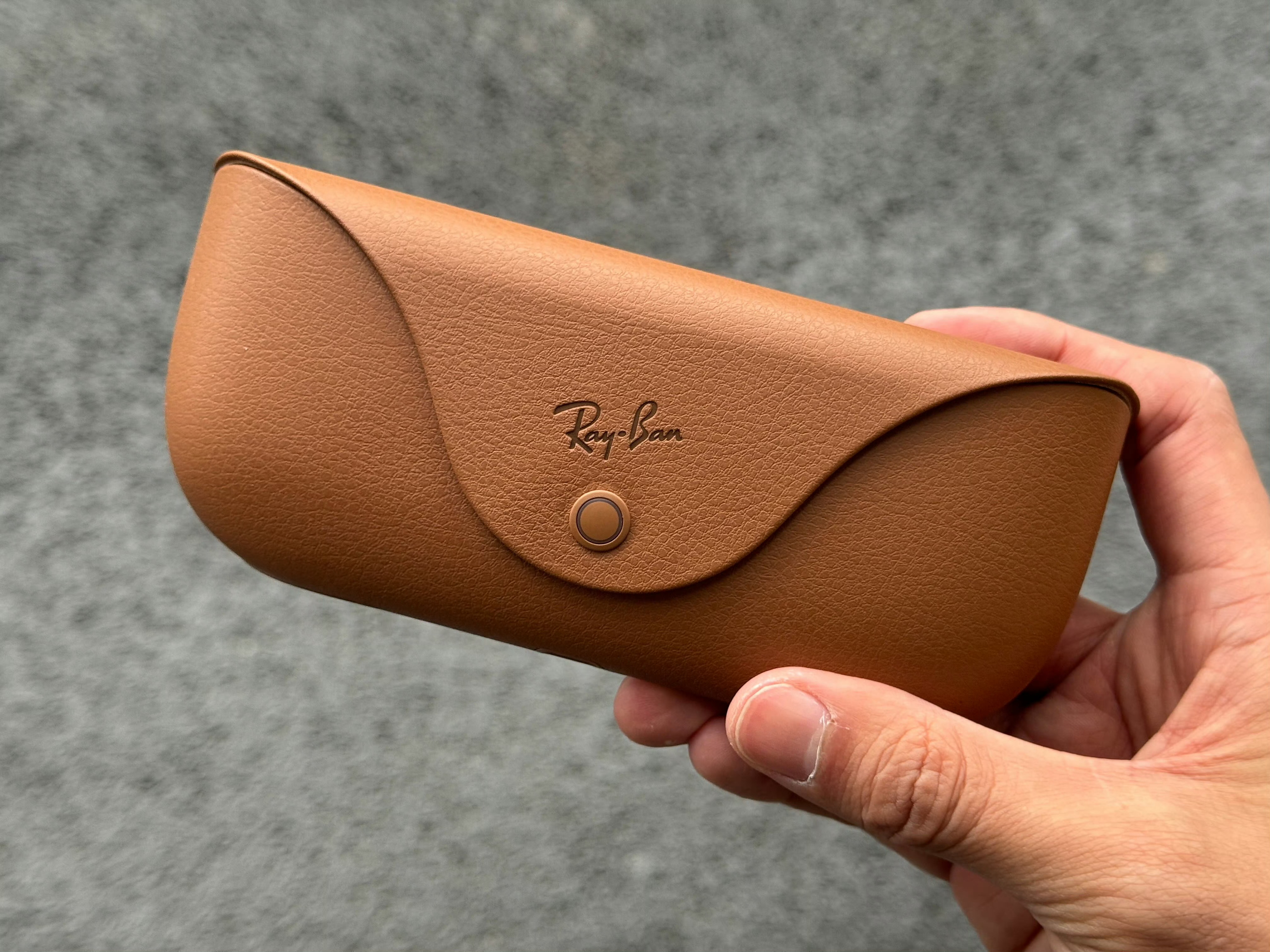 你会考虑换智能眼镜吗 之前买了这个Ray-Ban Meta眼镜，本以为真的可以好