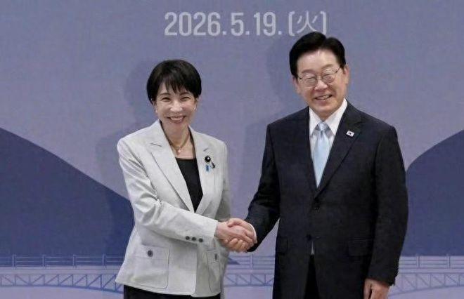 高市早苗在记者会上说了一句话，整个日本破防了！
2026年5月19日，日本首相高